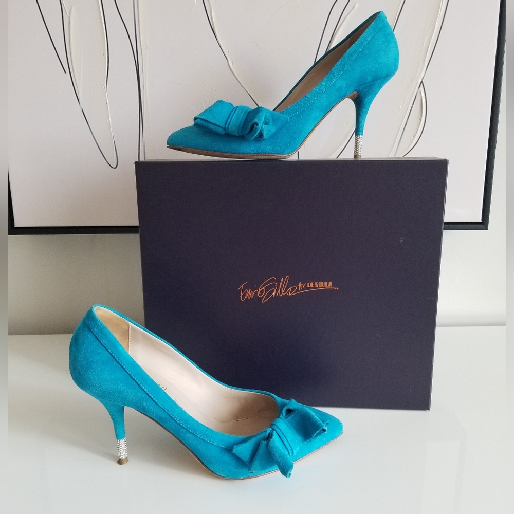 Le Silla $729 Italian Suede Pumps